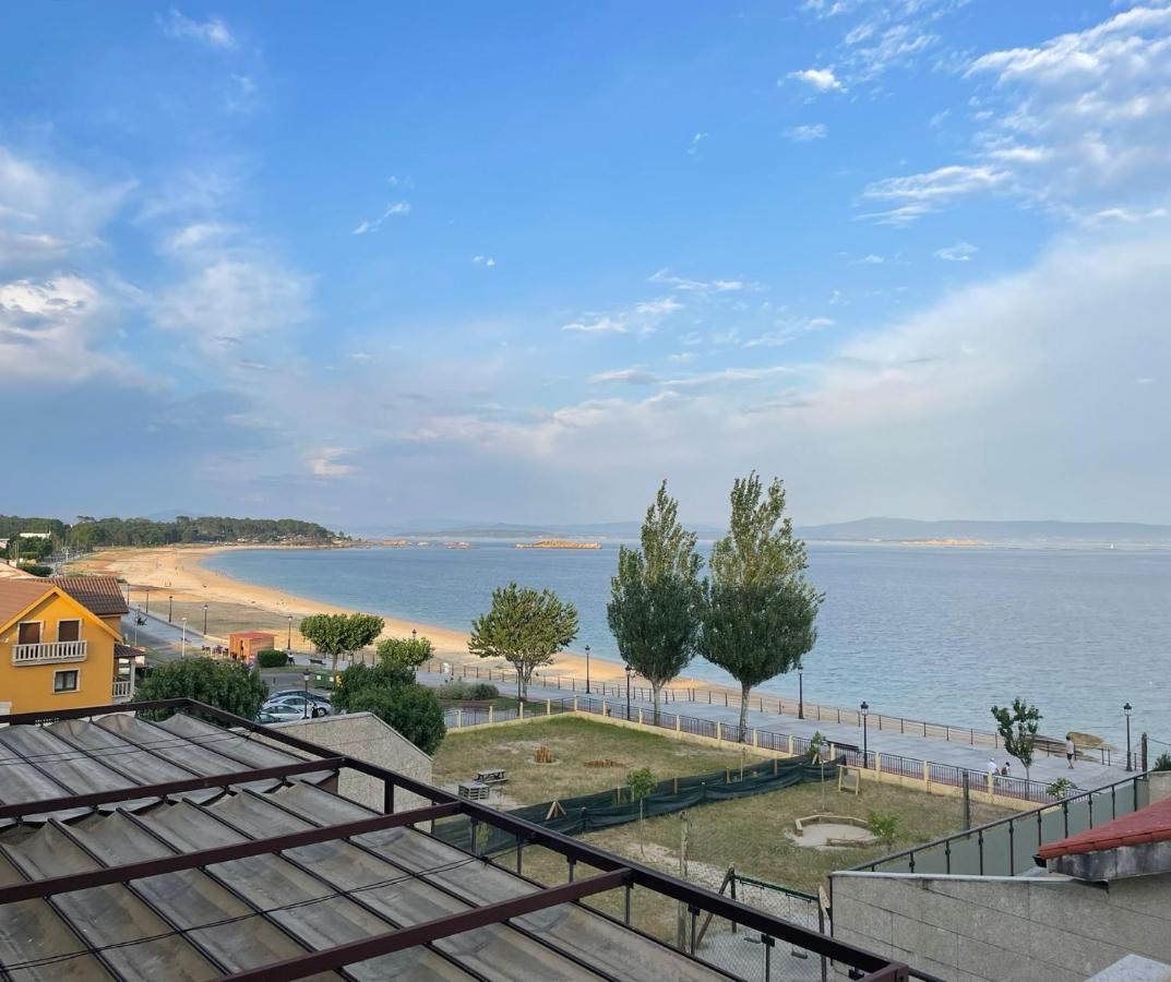 Apartamento En La Playa Apartment Ribeira Bagian luar foto